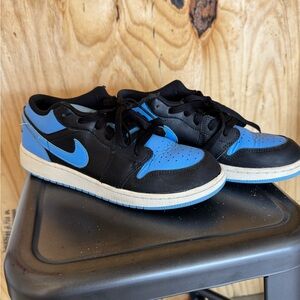 Nike Kids Jordan 1 low Black and Blue Sneakers